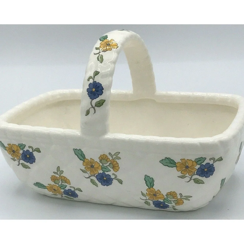 Floral Basket Made in‎ Japan Exclusively for Elizabeth Arden 7x4